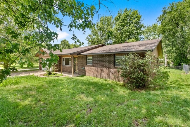 Photo - Charming 3 bed/1 bath home!