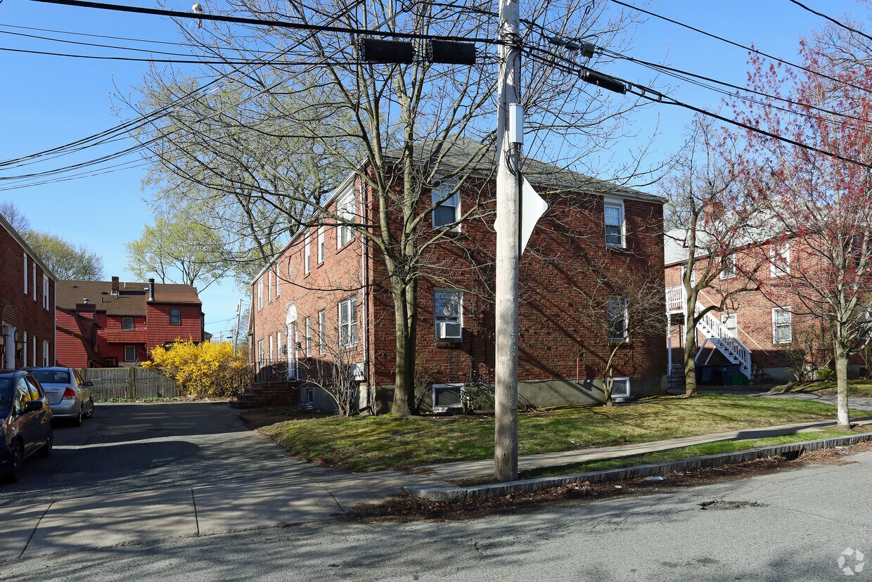 Primary Photo - 75-81 Fuller St