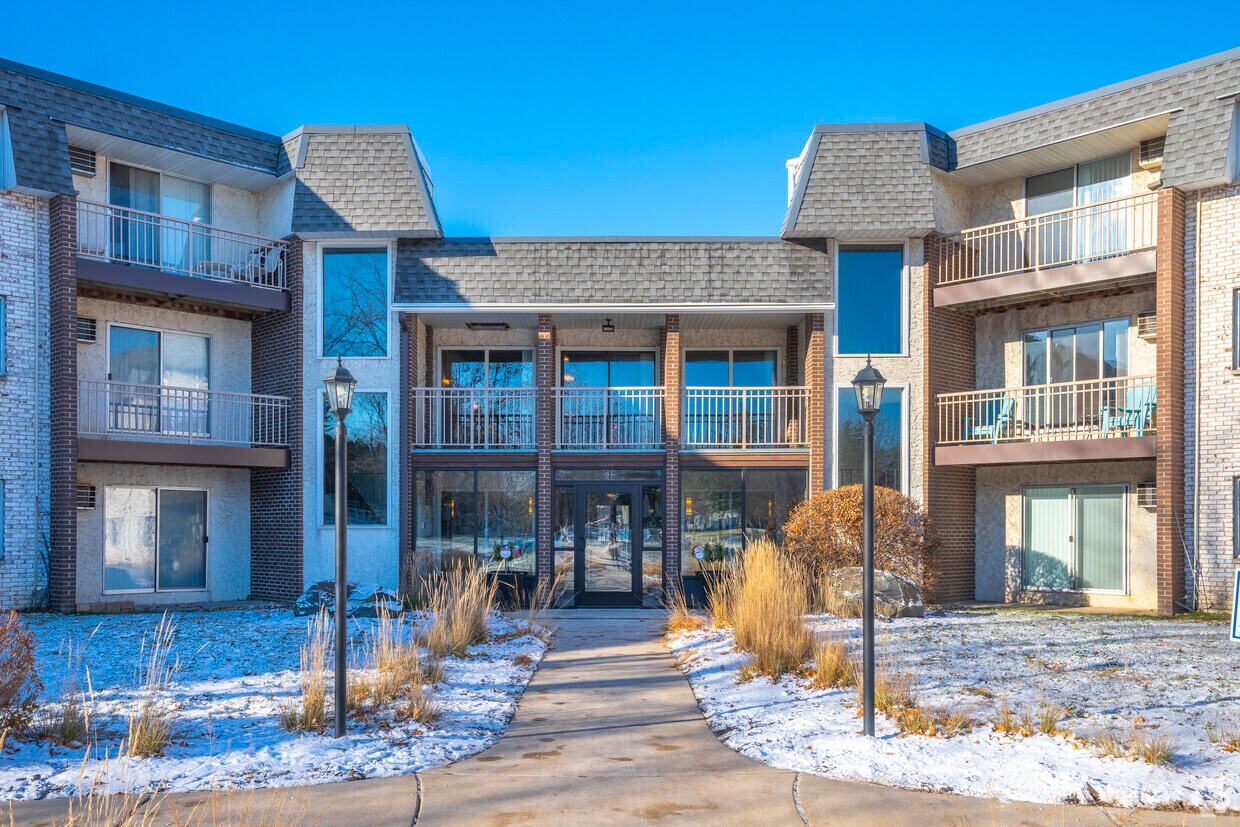 White Bear Royal Apartments in White Bear Lake, MN