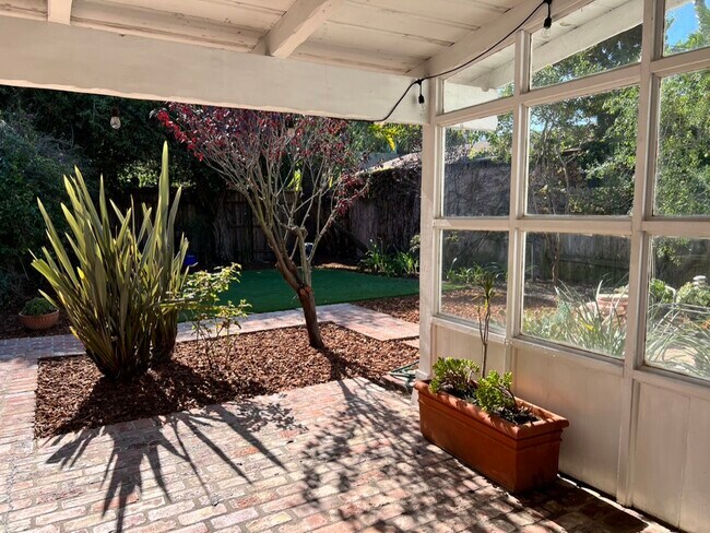 Foto del edificio - 1120 Rose Ave