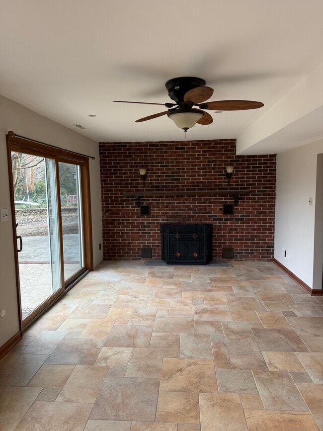 Building Photo - 448 Lake Ave