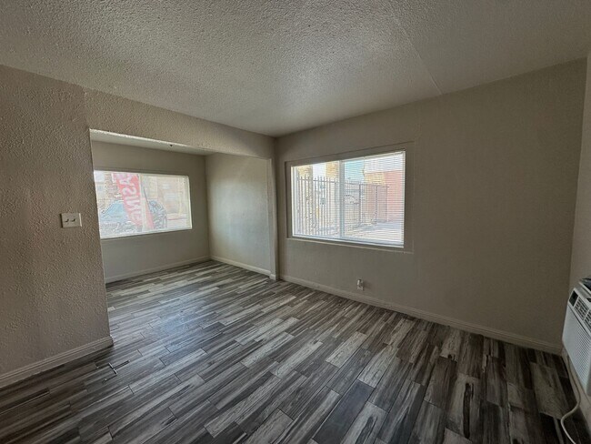 Building Photo - 2105 Sunrise Ave