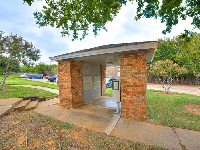 Building Photo - Bear Creek Villas