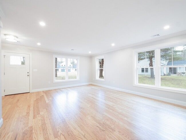 Building Photo - 5 Barracks Rd