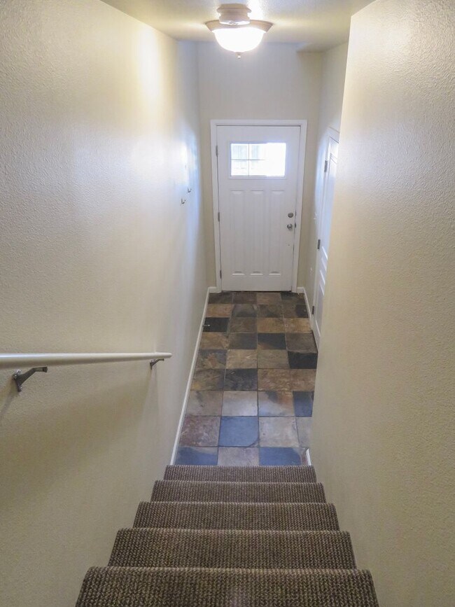 Foto del edificio - 2 Bedroom Townhome Coming soon !!