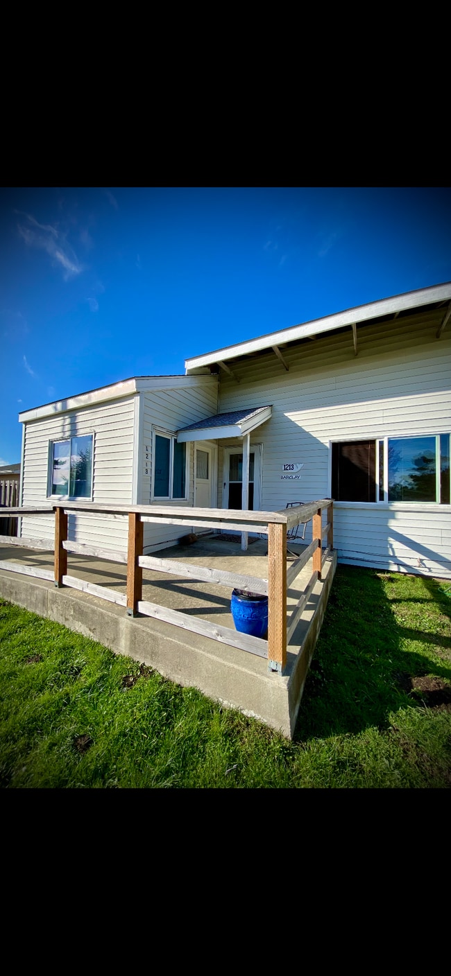 Building Photo - 1213 Barclay Ln