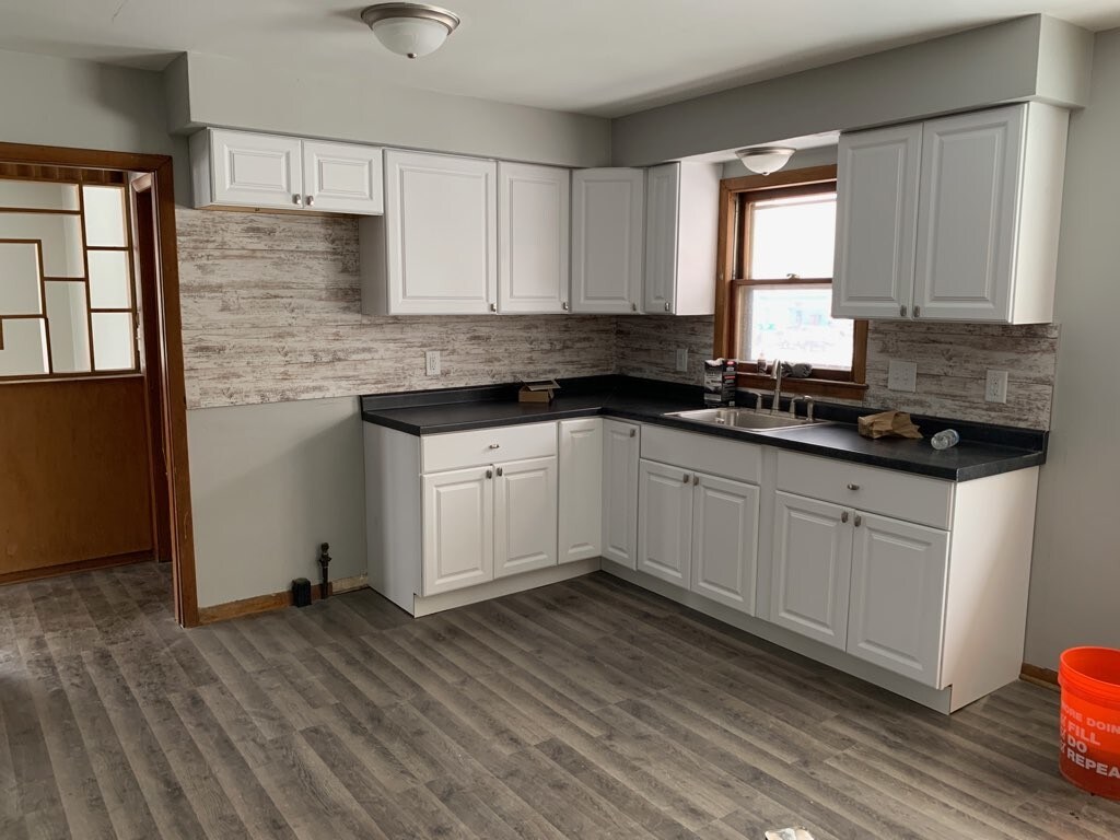 Foto principal - 5732-5734 W Villard Ave
