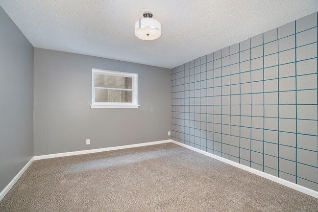 Building Photo - 301 Maple Blvd