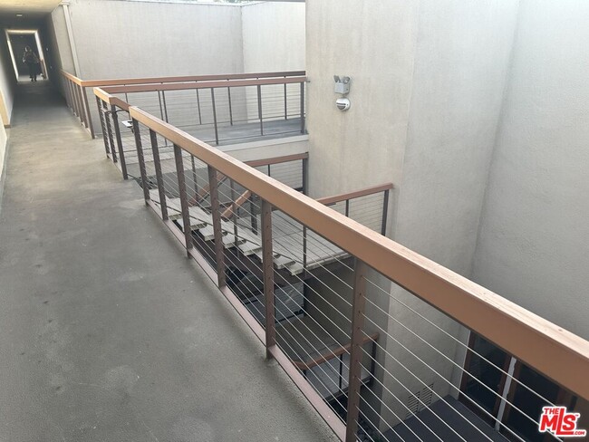 Foto del edificio - 330 S Barrington Ave