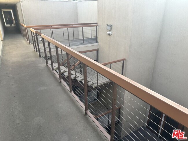 Building Photo - 330 S Barrington Ave