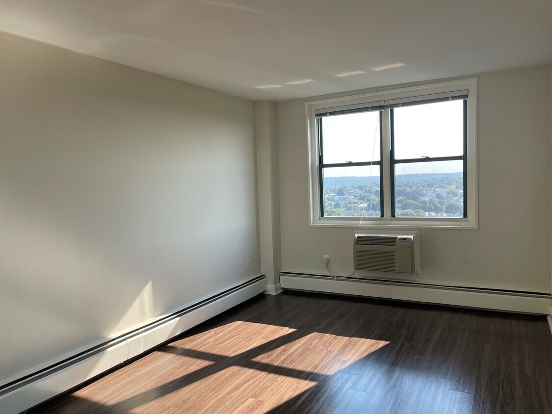Foto del edificio - 700 Huron Ave