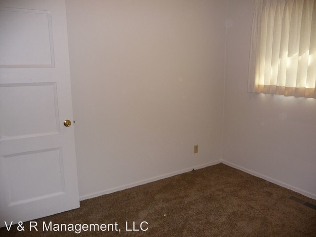 Building Photo - 2880 Lancaster Dr NE