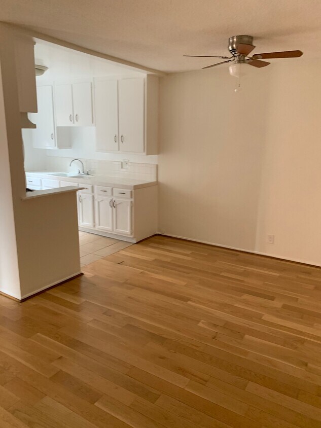 Foto principal - 935 N Genesee Ave