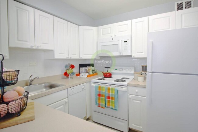Building Photo - 630 N McClurg Ct