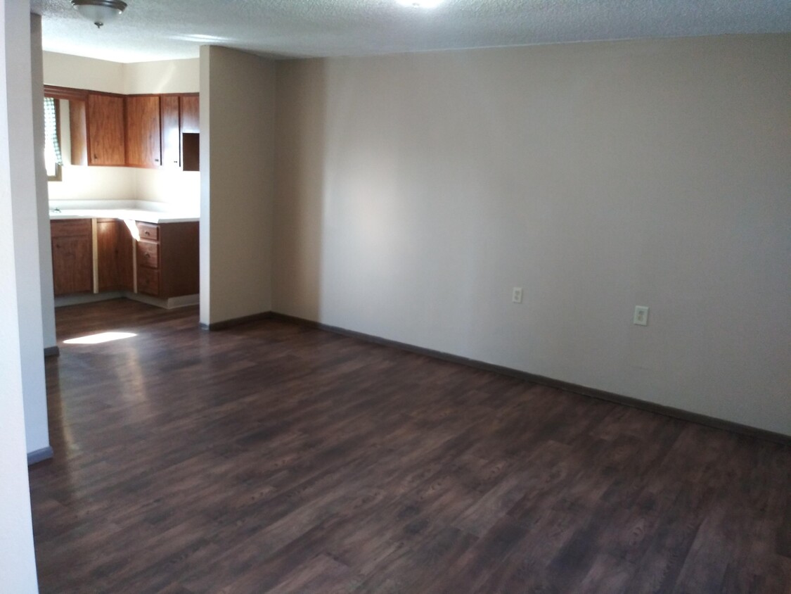 Primary Photo - 502 Parkway St