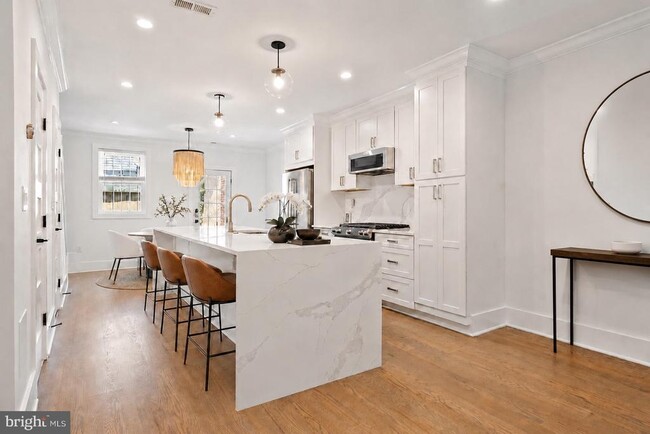 Foto del edificio - 477 Ridge St NW