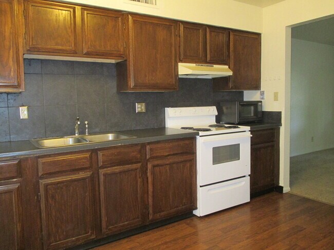 Building Photo - TEMPE 2 Bed/1 Bath Tri Plex Close to ASU -...