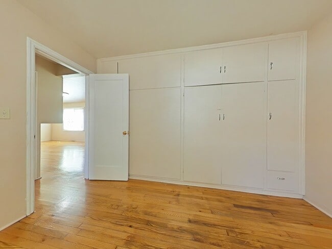 Building Photo - 3 Bedroom House ~ Close to Campus ~ Pet Fr...