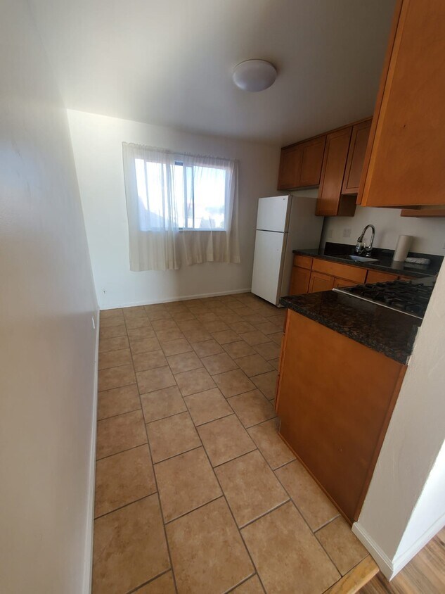 Primary Photo - 2122 Barrett Ave