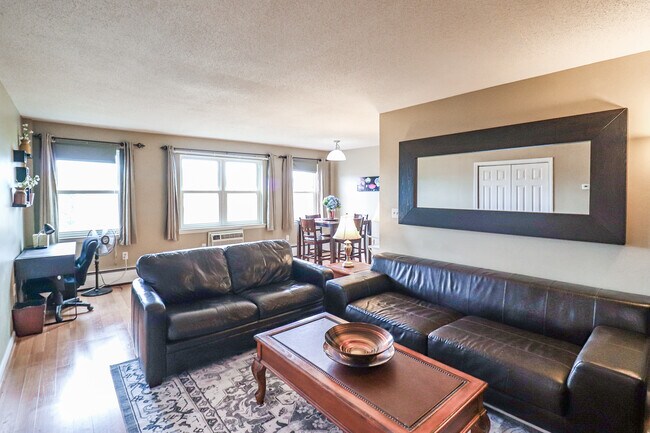 Building Photo - 40 Owen St