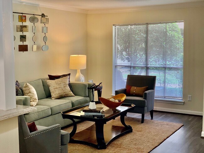 Building Photo - Luxury 1-Bed with Courtyards & Top Features!
