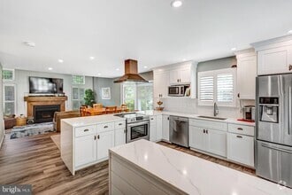 Building Photo - 7947 Gambrill Ct