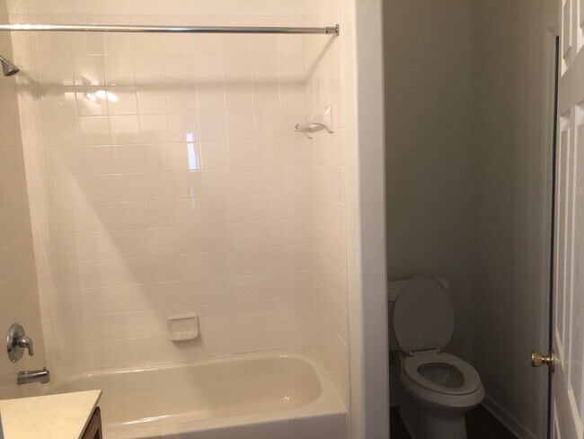 Foto del edificio - 4-Bedroom 2-Bathroom in Haines City