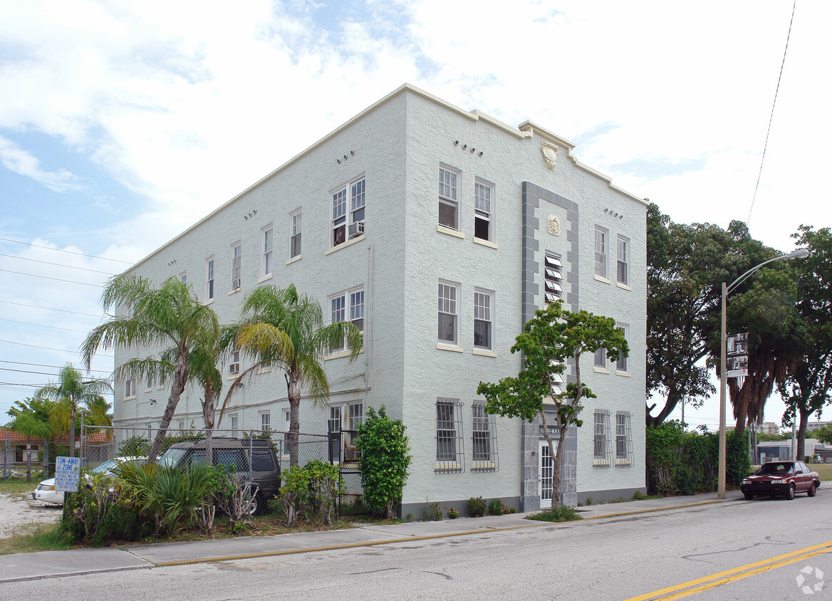 Primary Photo - Nor-Way Apartments