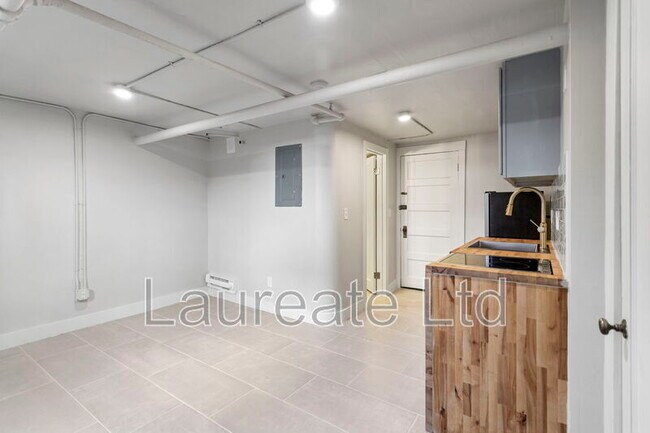 Foto del edificio - 1050 N Pearl St