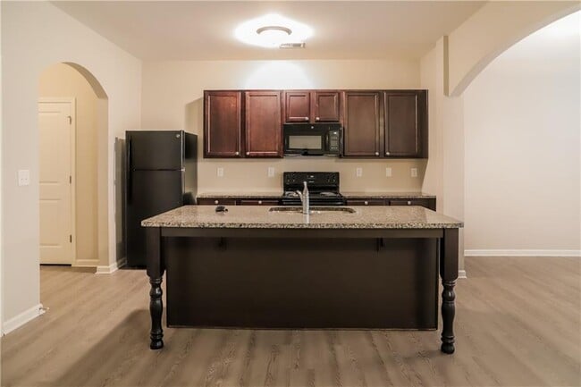 Foto del edificio - 7105 Creeksong Dr