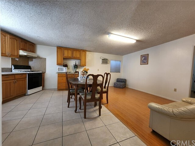 Foto del edificio - 2209 Hathaway Ave