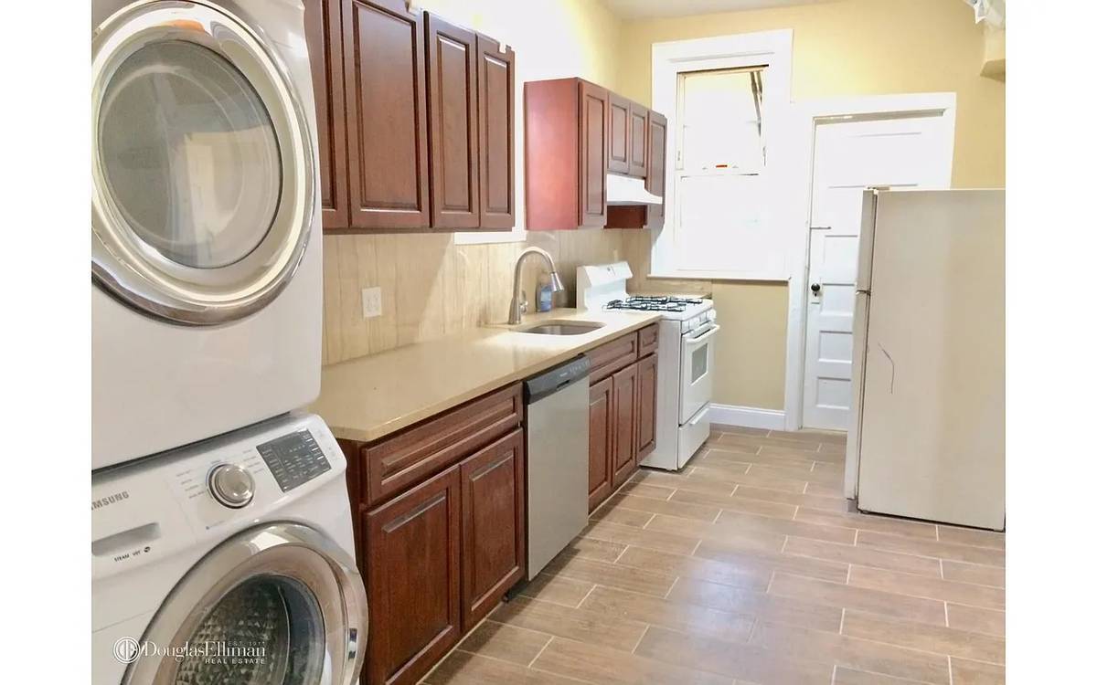 Foto principal - 262 E 26th St
