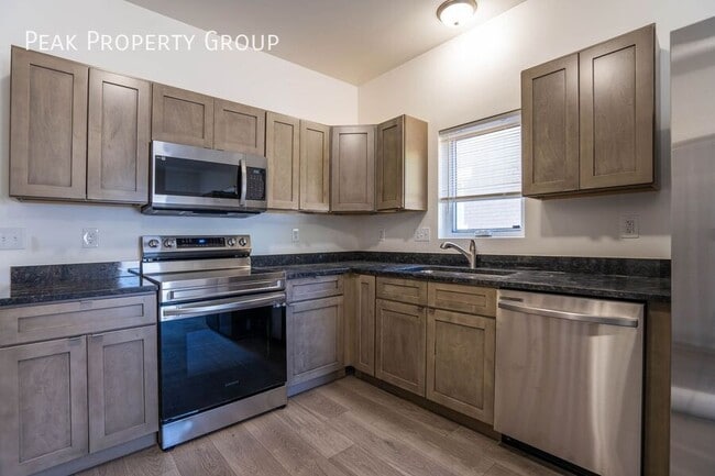 Building Photo - 373 E 13th Ave