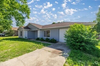 Building Photo - 15121 SW 35th Avenue Rd