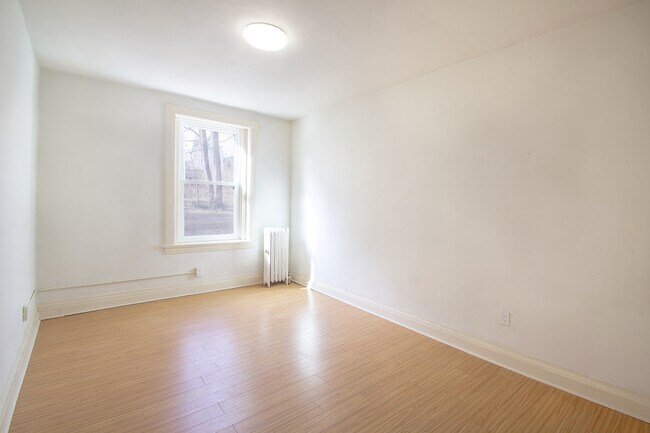 Foto del edificio - 423 Biddle Ave