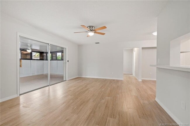 Building Photo - 4047 NW Cinnamon Tree Cir