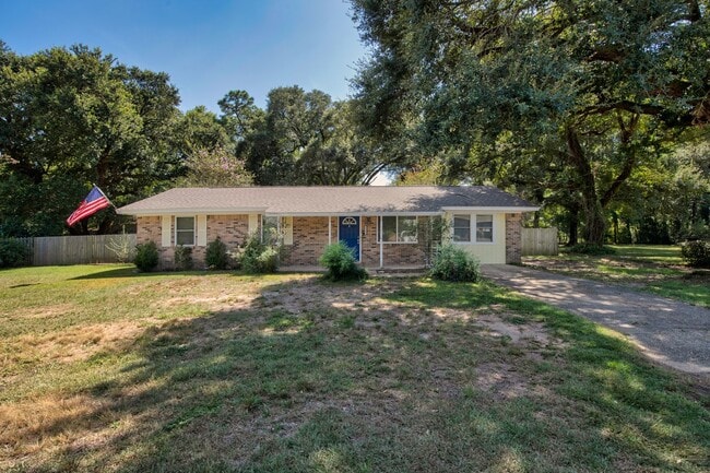 Building Photo - Pace 3BR Home with Bonus Room, Patio Gazeb...
