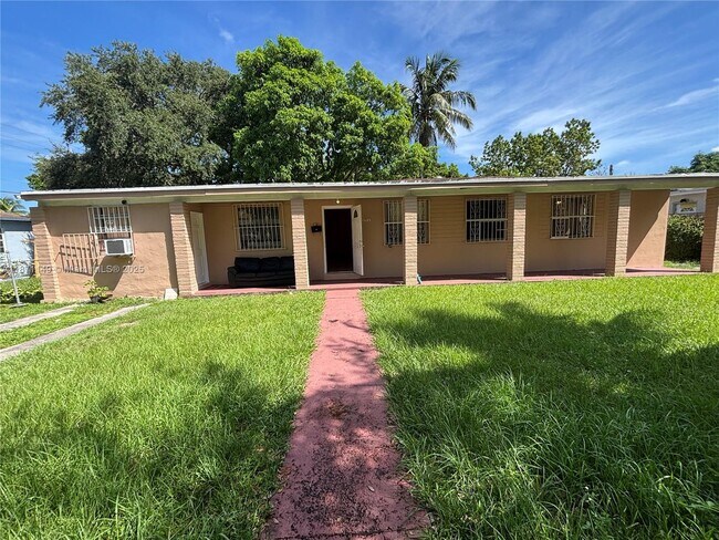 Foto del edificio - 1685 NW 133rd St