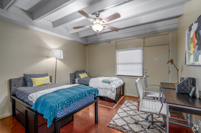 2BR, 2BA y 820SF - Dormitorio principal - Lone Star Lofts