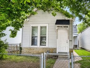Building Photo - 420 Montana Ave