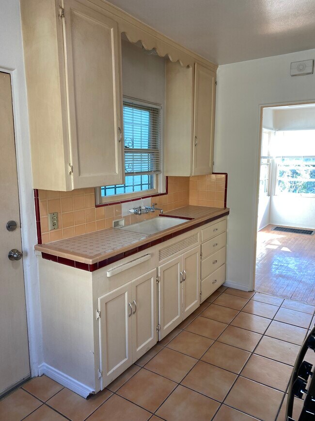 Foto del edificio - 2566 1/2 B Street