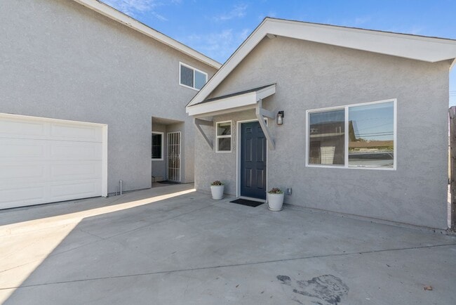 Building Photo - 3241 Park Ln