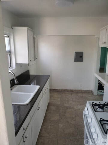 Building Photo - 920 S La Verne Ave