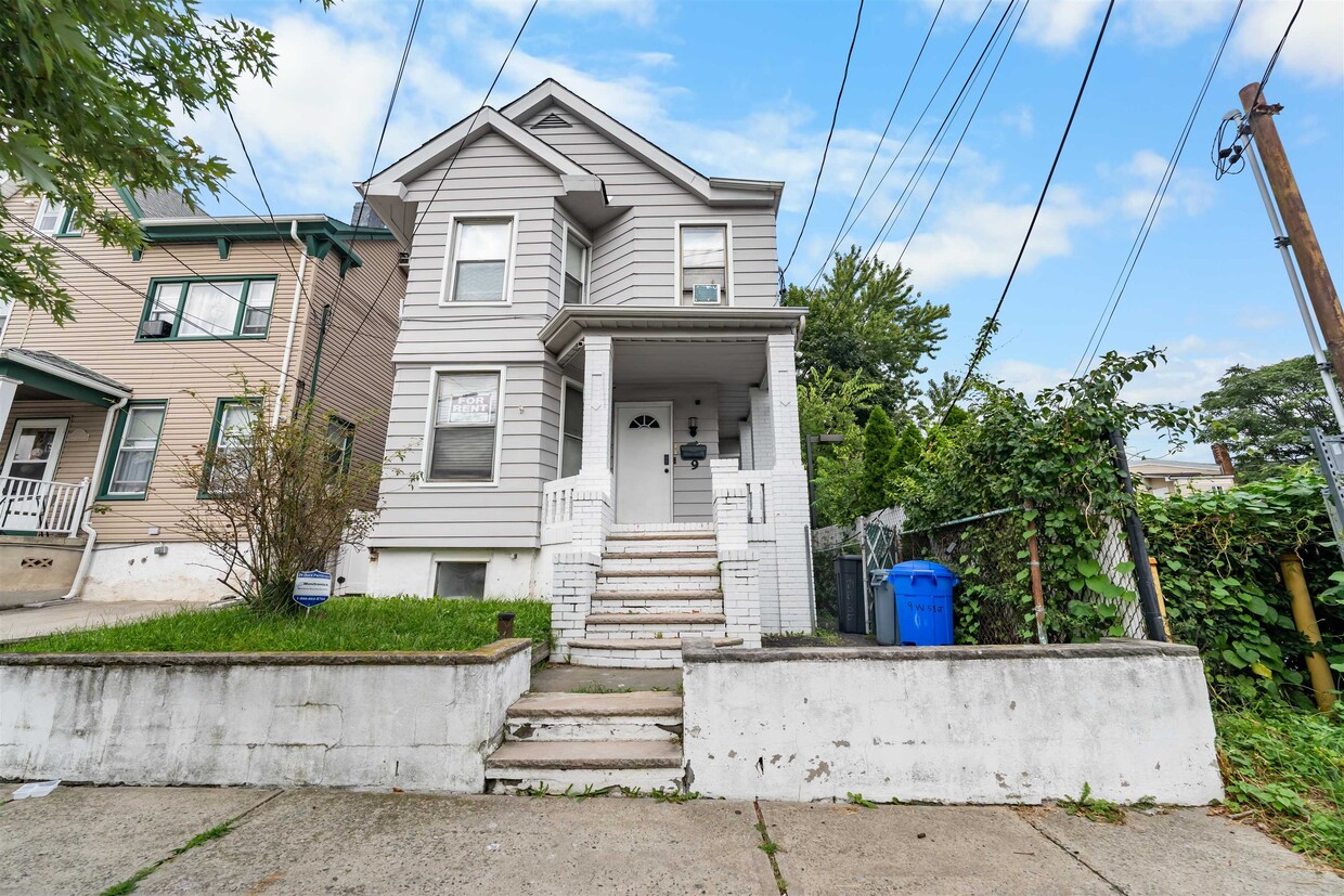 Photo - 9 W 51st St (Bayonne, NJ)