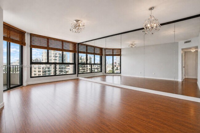 Foto del edificio - 520 Brickell Key Dr