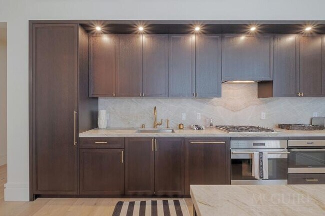Building Photo - 2 bedroom in San Francisco CA 94111