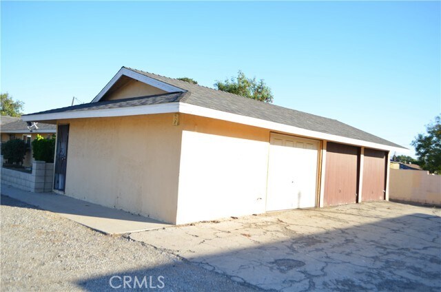 Foto del edificio - 9040 Cypress Ave