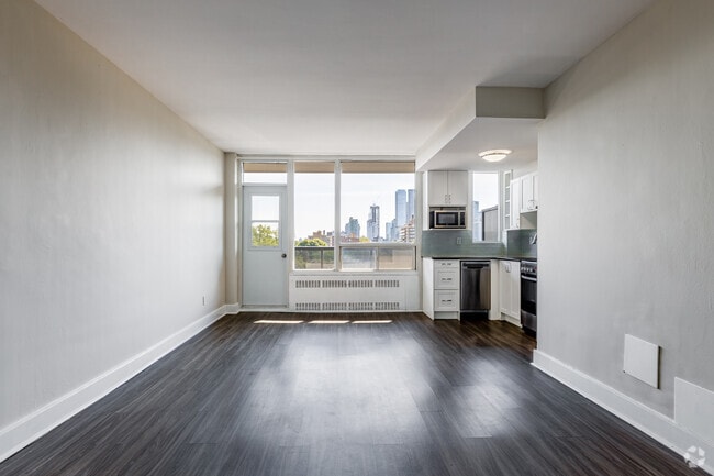Bachelor - 428SF - Salon - 70 Spadina Road