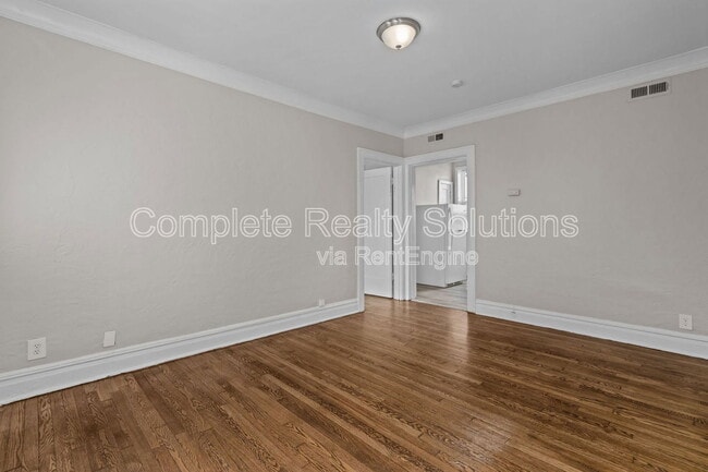 Building Photo - 4905 Winona Ave