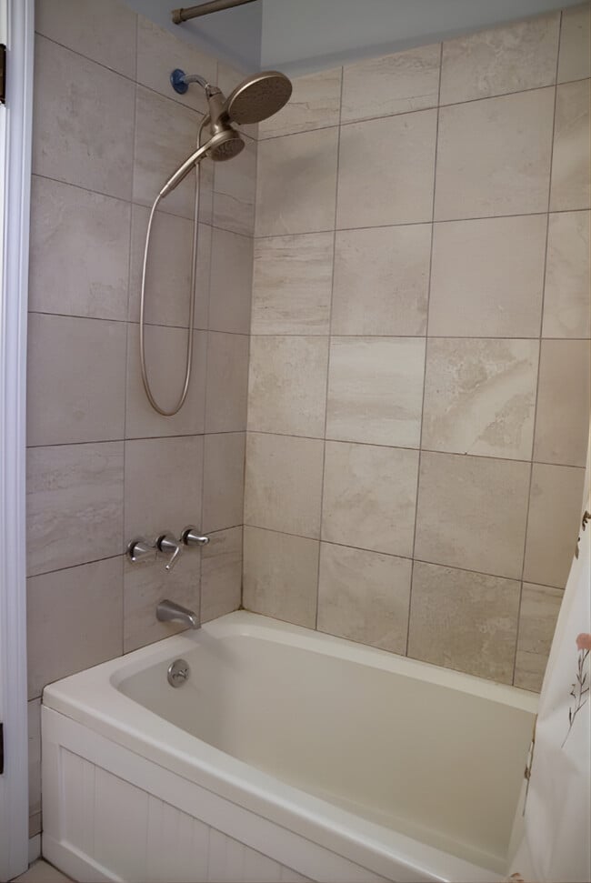 Building Photo - 5721 N Northcott Ave